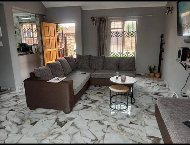 3 BEDROOM TOWNHOUSE FOR SALE IN SINOVILLE